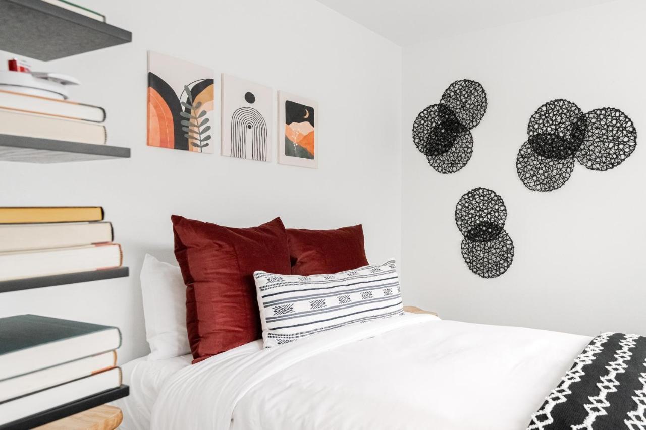 Modern Chic - Spacious Duplex - Highlands