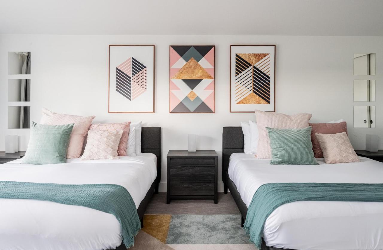 Modern Chic - Spacious Duplex - Highlands Holiday home *